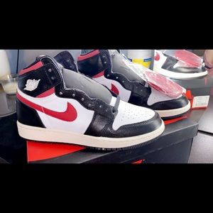 Jordan 1 retro high OG- Gym red ( Brand new)